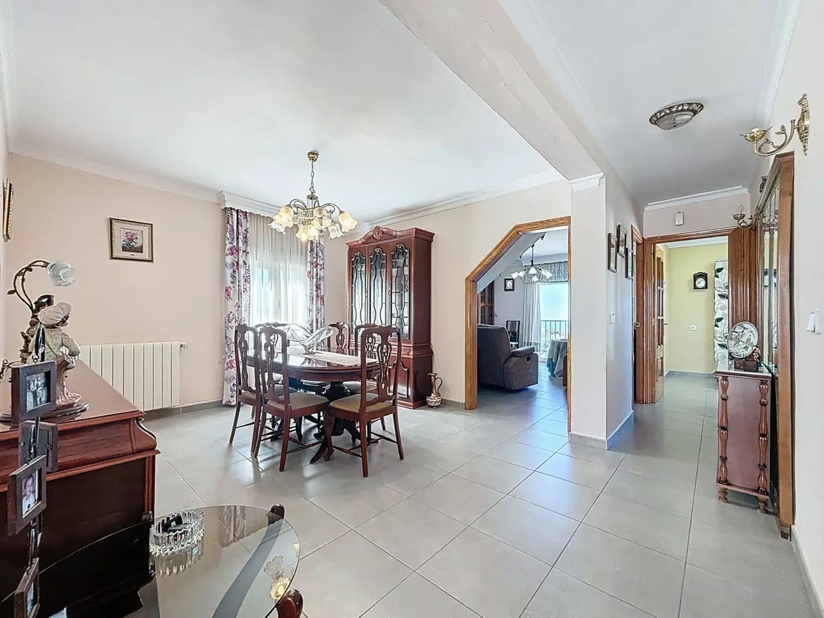 3-bedroom Villa In Cómpeta, Spain (256 M²)