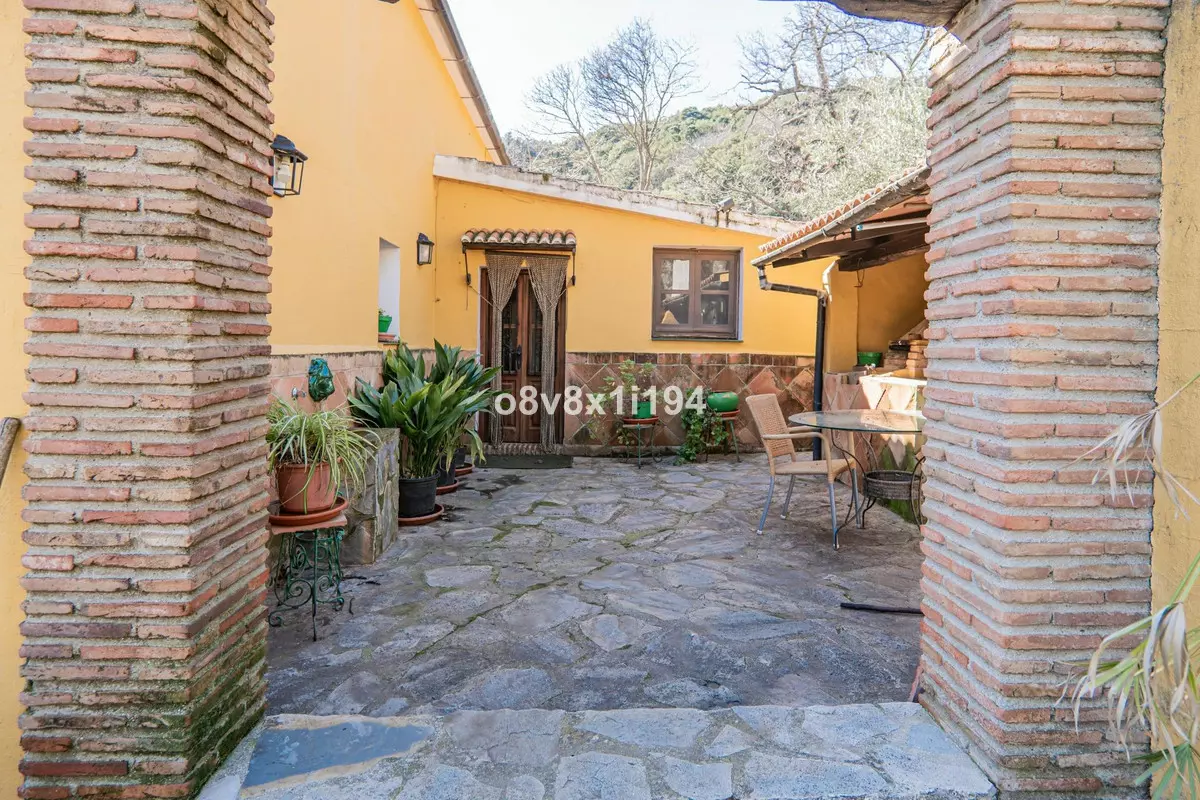 5-bedroom Country House In Jubrique, Spain (485 M²)