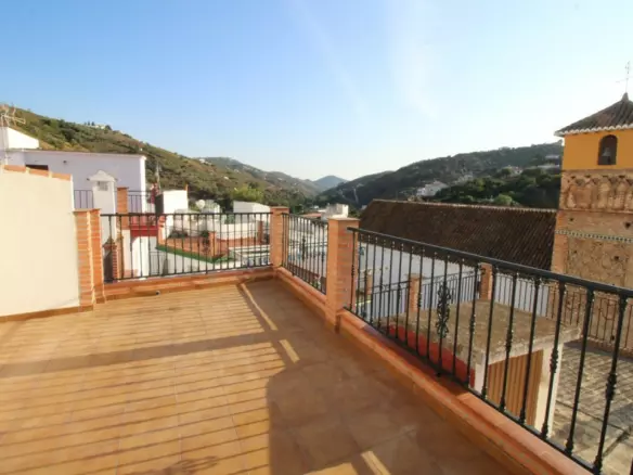 4-bedroom Villa In Árchez, Spain (200 M²)