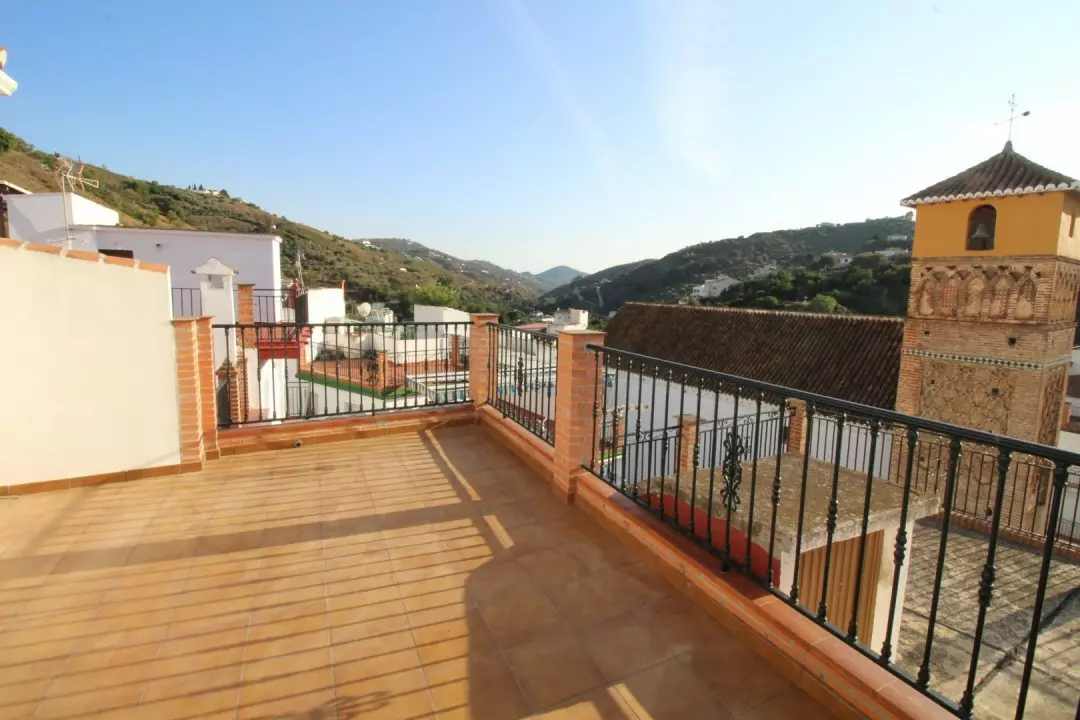 4-bedroom Villa In Árchez, Spain (200 M²)
