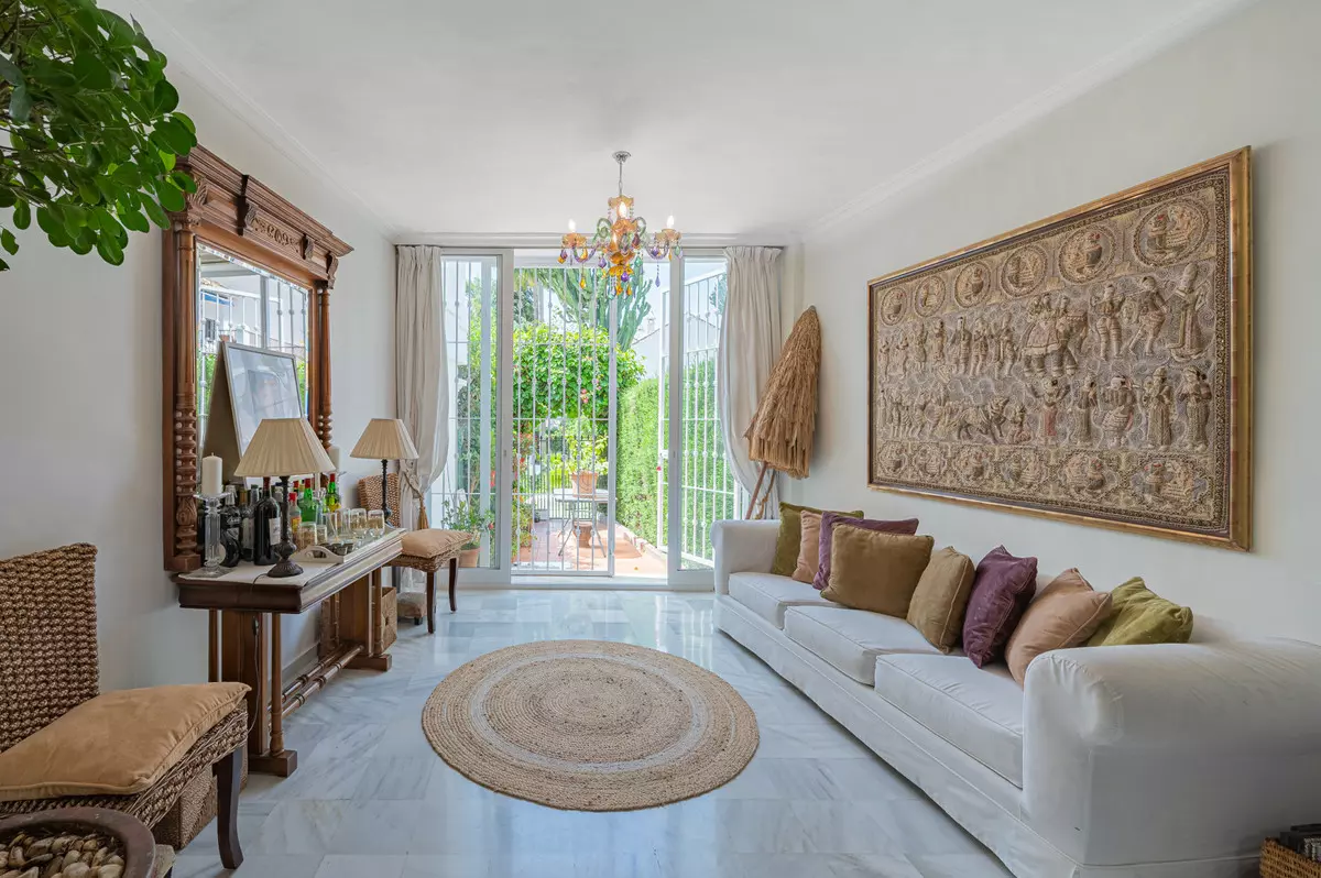 3-bedroom Town House In Marbella, Spain (184 M²)