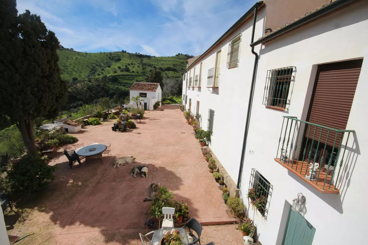 20-bedroom Country House In Almogía, Spain (866 M²)