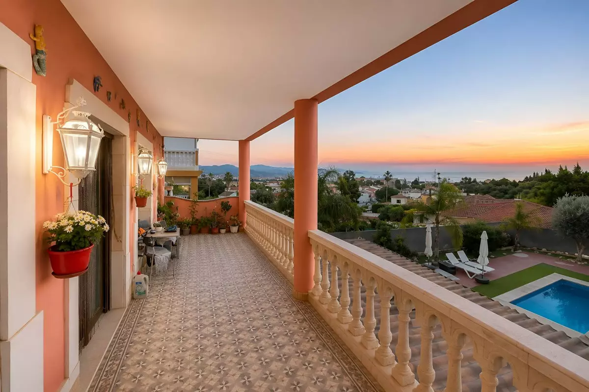 5-bedroom Villa In Torremolinos, Spain (460 M²)