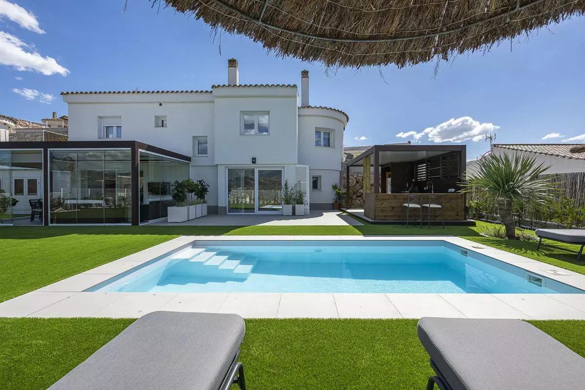 3-bedroom Villa In La Viñuela, Spain (203 M²)