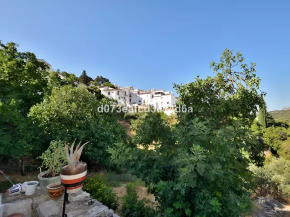 3-bedroom Town House In Parauta, Spain (140 M²)