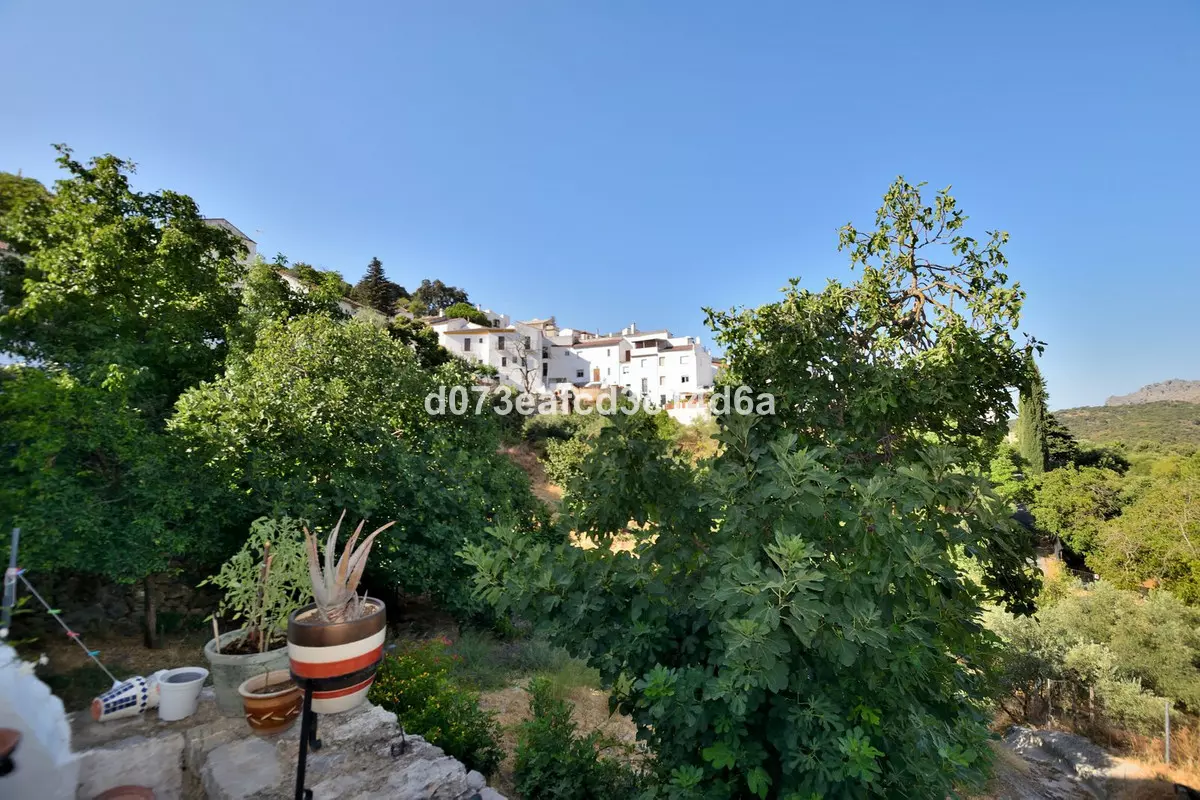 3-bedroom Town House In Parauta, Spain (140 M²)