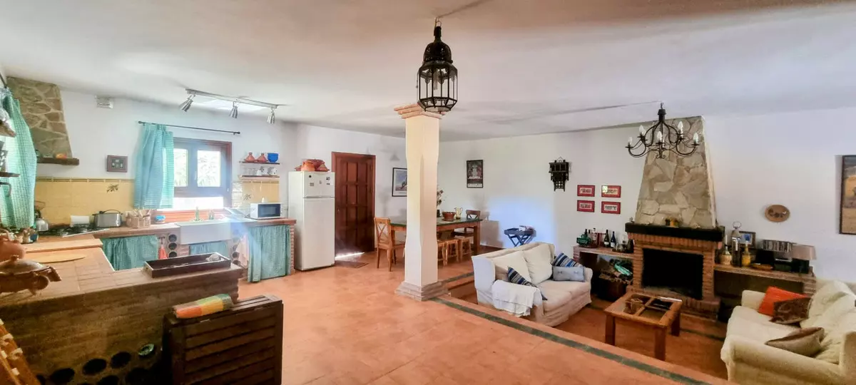 4-bedroom Villa In Cortes De La Frontera, Spain (180 M²)