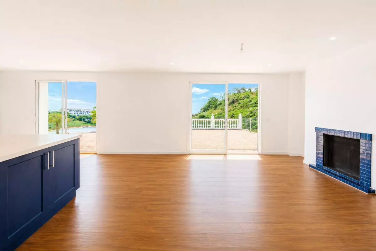5-bedroom Country House In Estepona, Spain (200 M²)