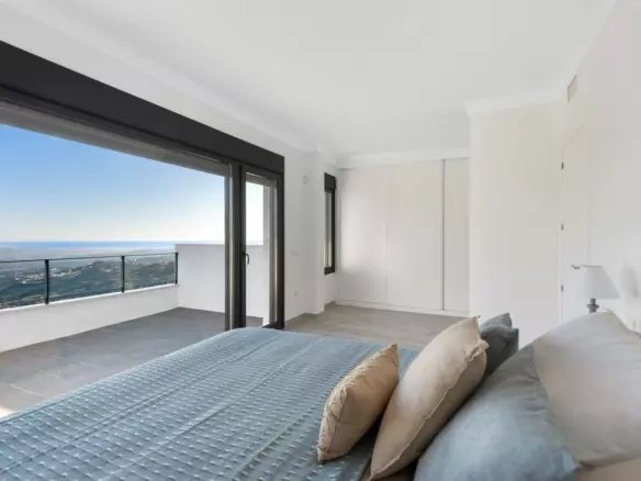 3-bedroom Town House In Marbella, Spain (294 M²)