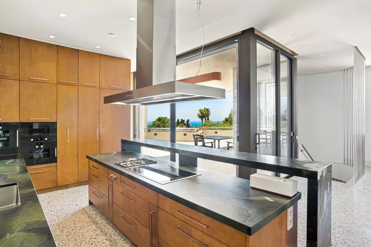 5-bedroom Villa In Marbella, Spain (410 M²)