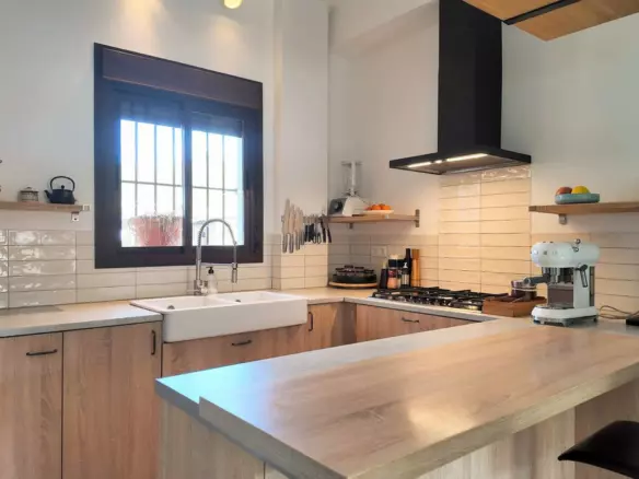 6-bedroom Villa In Álora, Spain (226 M²)