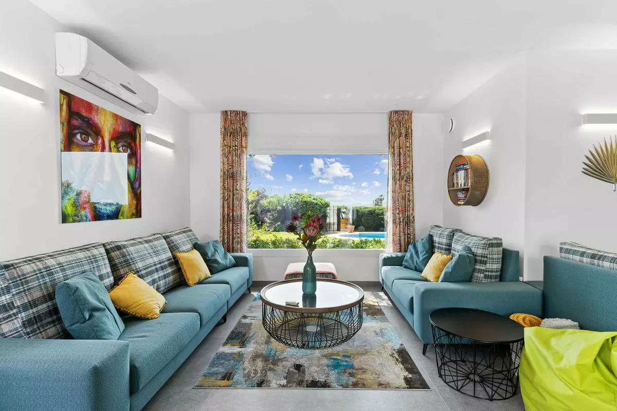 5-bedroom Villa In Estepona, Spain (270 M²)