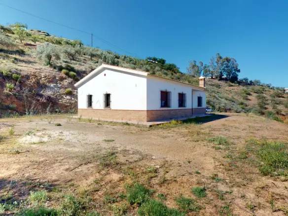 4-bedroom Villa In Colmenar, Spain (155 M²)