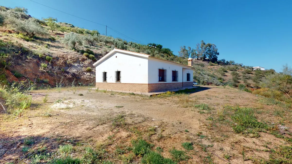 4-bedroom Villa In Colmenar, Spain (155 M²)