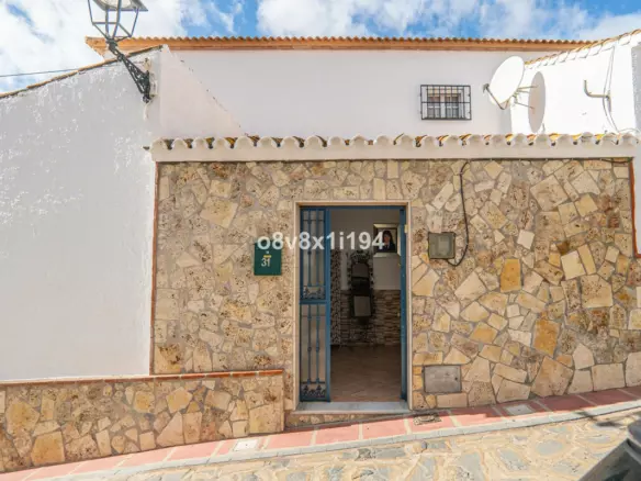 5-bedroom Villa In Macharaviaya, Spain (102 M²)