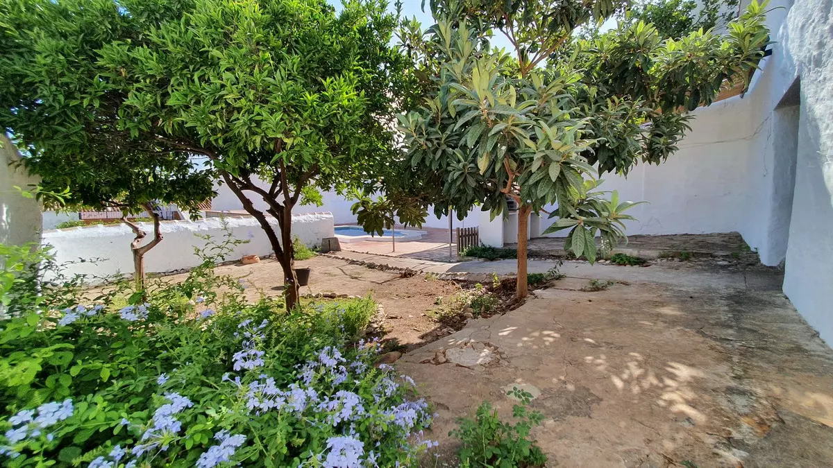 4-bedroom Town House In Ardales, Spain (706 M²)
