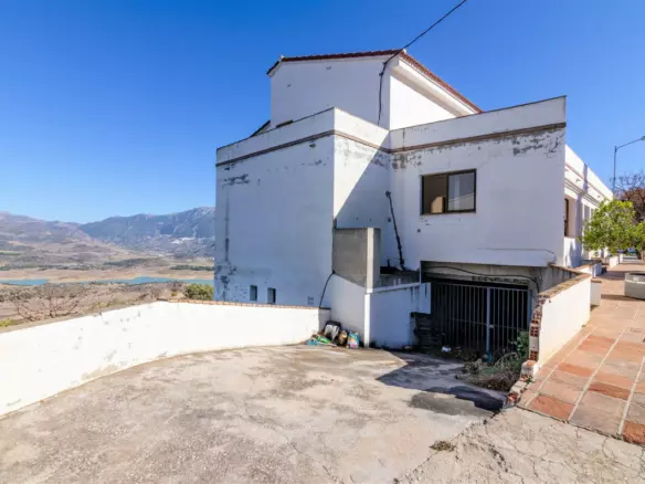 12-bedroom Villa In La Viñuela, Spain (786 M²)