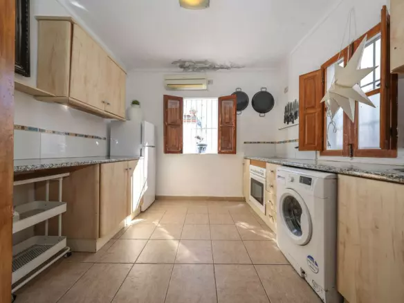 3-bedroom Town House In Guaro, Spain (103 M²)