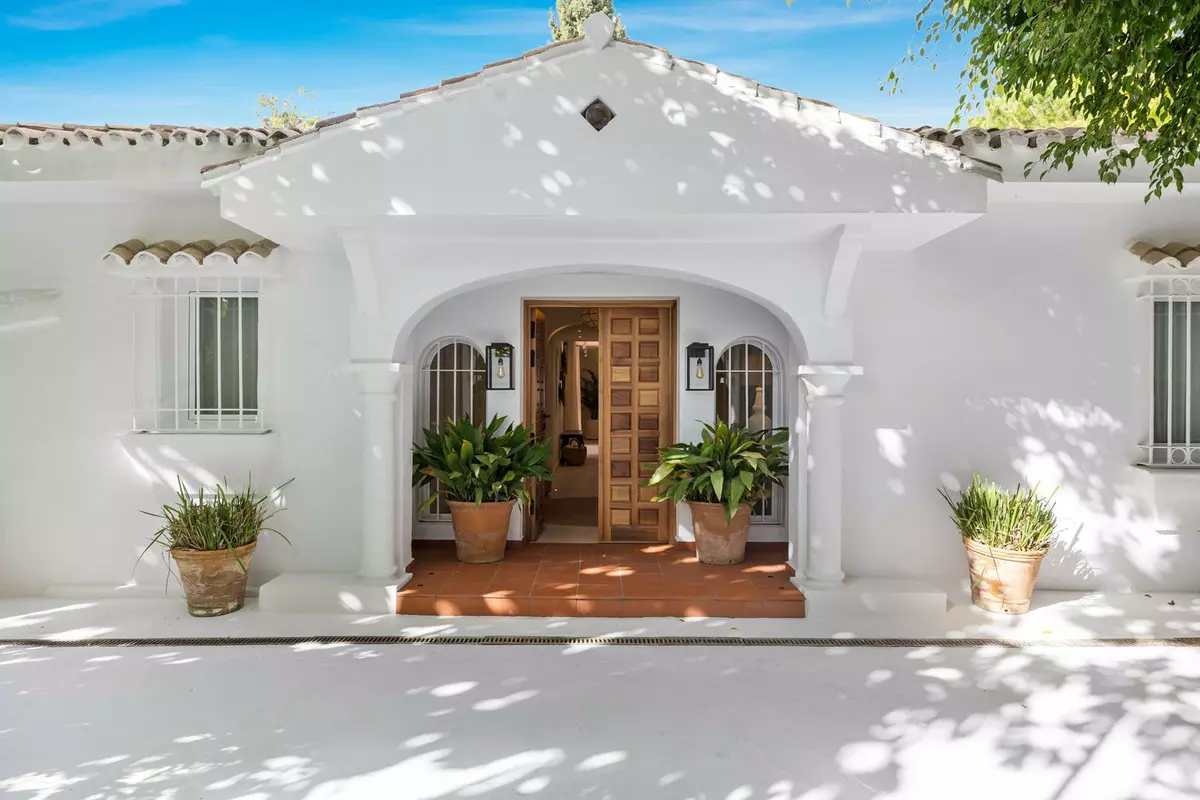 3-bedroom Villa In Marbella, Spain (265 M²)