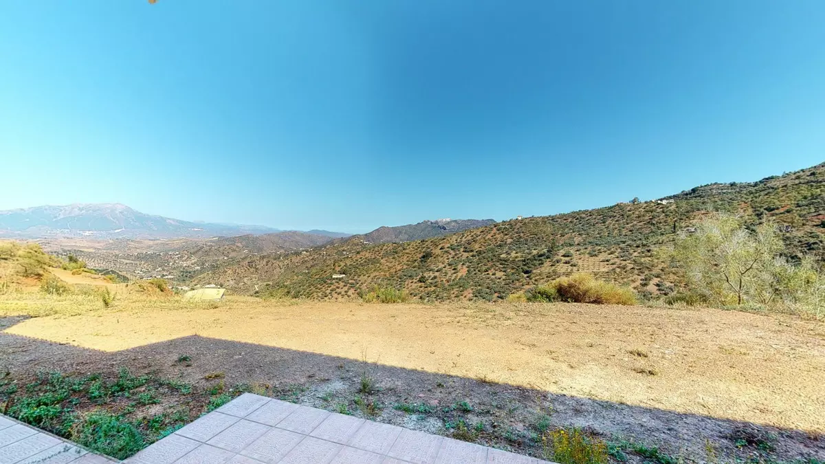 4-bedroom Villa In Colmenar, Spain (155 M²)