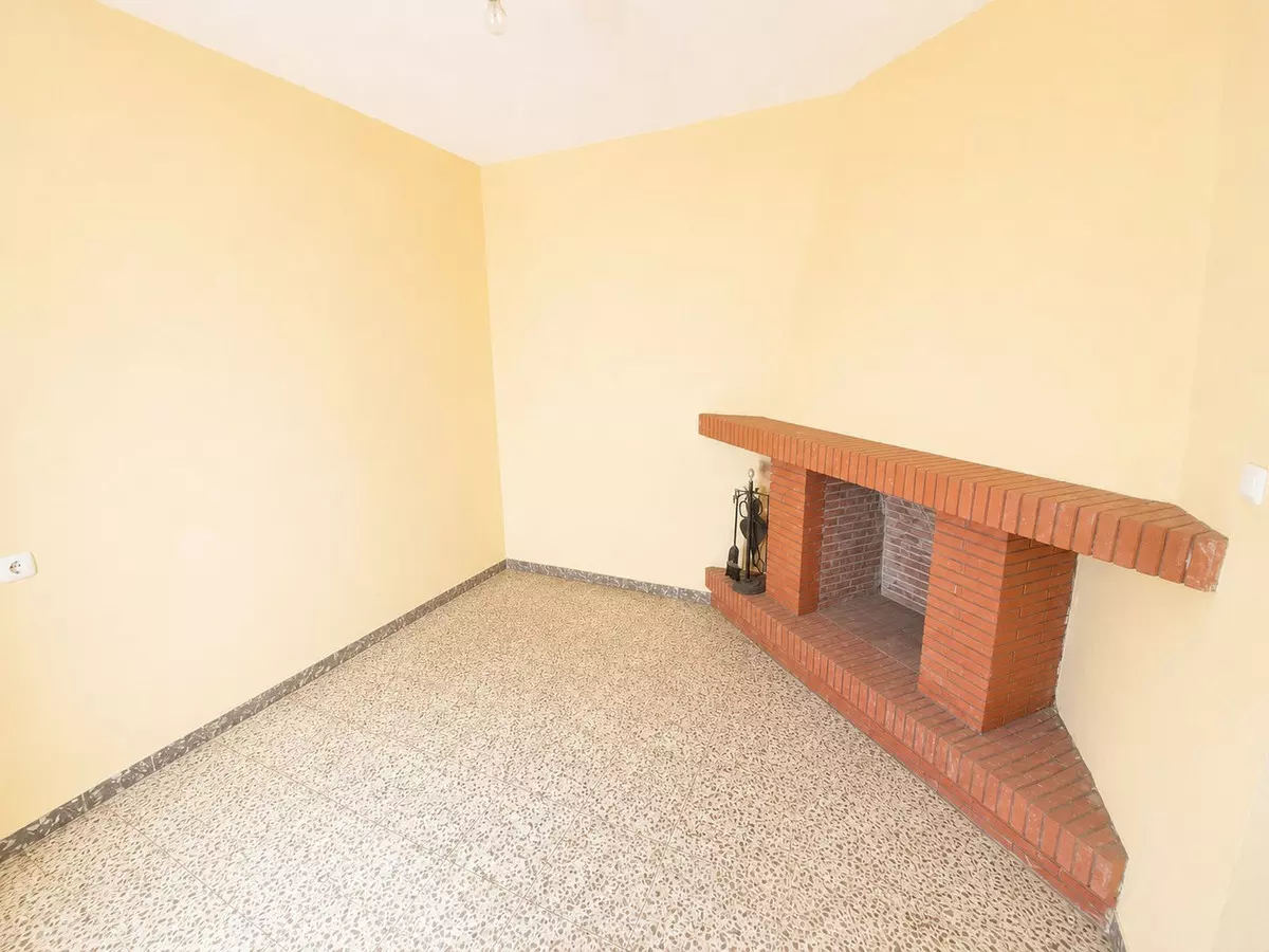 3-bedroom Villa In Pizarra, Spain (117 M²)