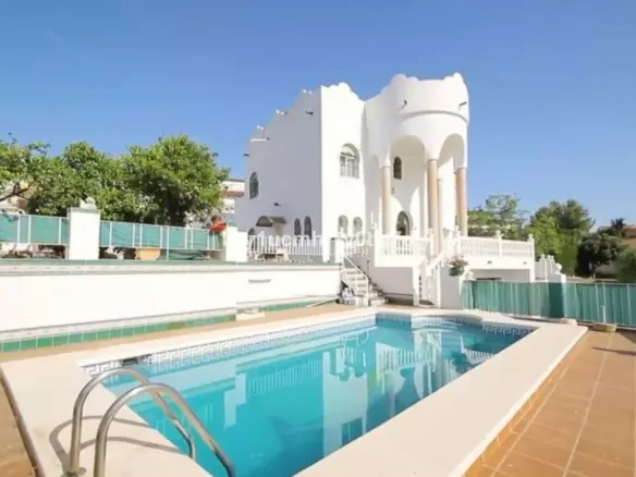 4-bedroom Villa In Málaga, Spain (317 M²)