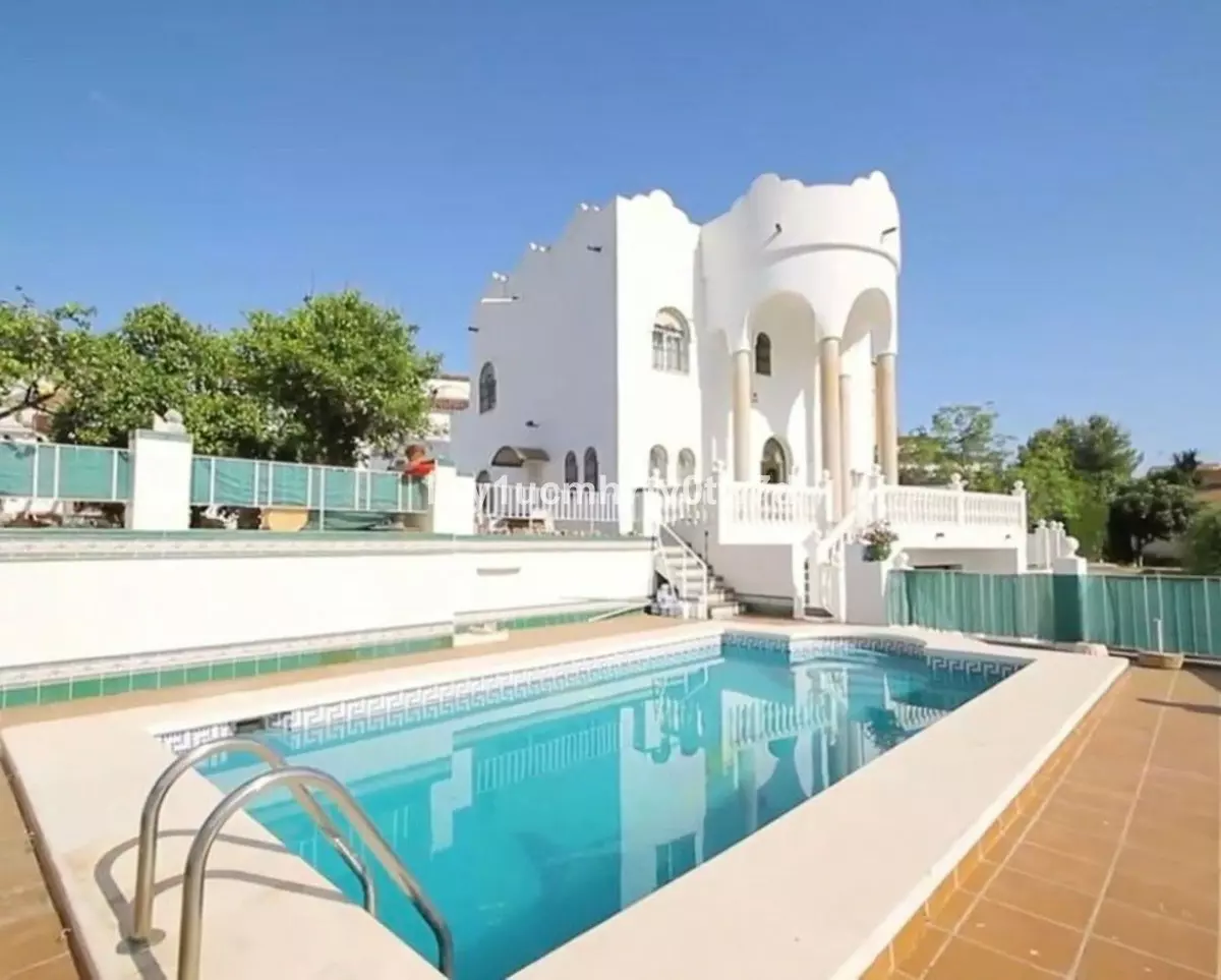 4-bedroom Villa In Málaga, Spain (317 M²)