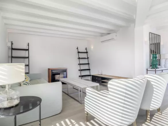 4-bedroom Villa In Cómpeta, Spain (226 M²)