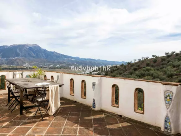31-bedroom Town House In La Viñuela, Spain (1.618 M²)