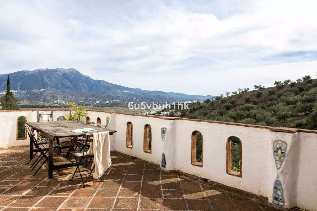31-bedroom Town House In La Viñuela, Spain (1.618 M²)