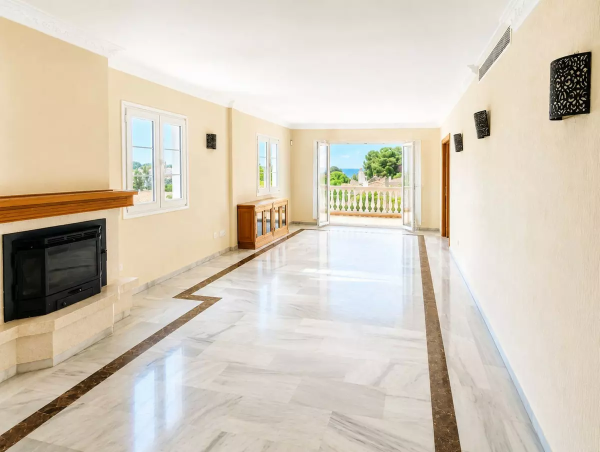 5-bedroom Country House In Estepona, Spain (300 M²)