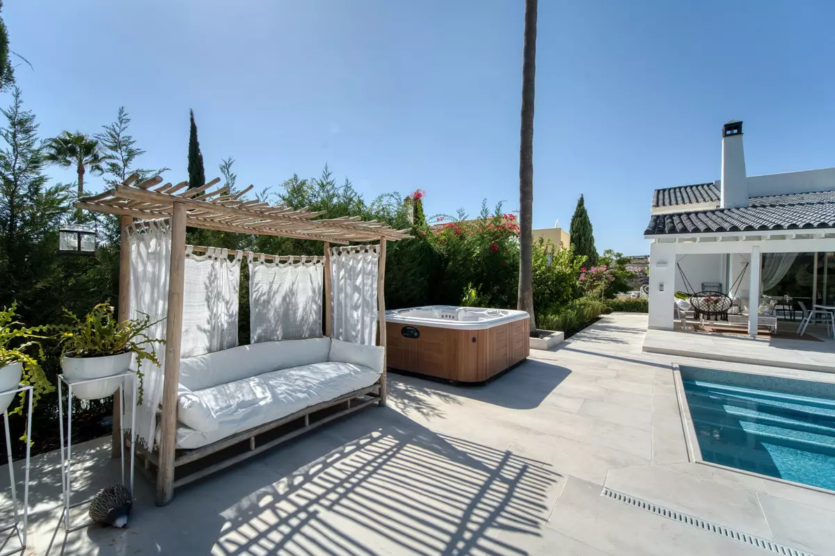 5-bedroom Villa In Benahavis, Spain (350 M²)