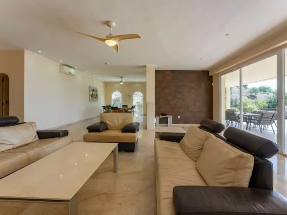3-bedroom Country House In Cártama, Spain (560 M²)