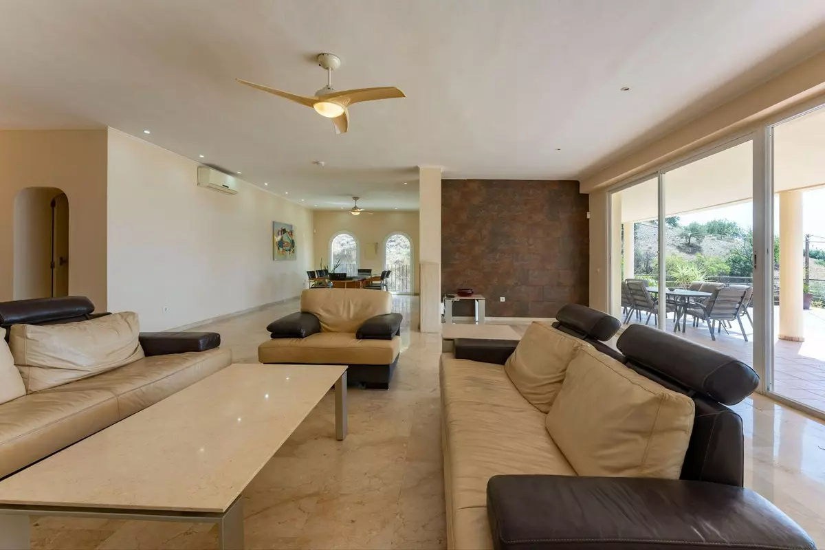 3-bedroom Country House In Cártama, Spain (560 M²)