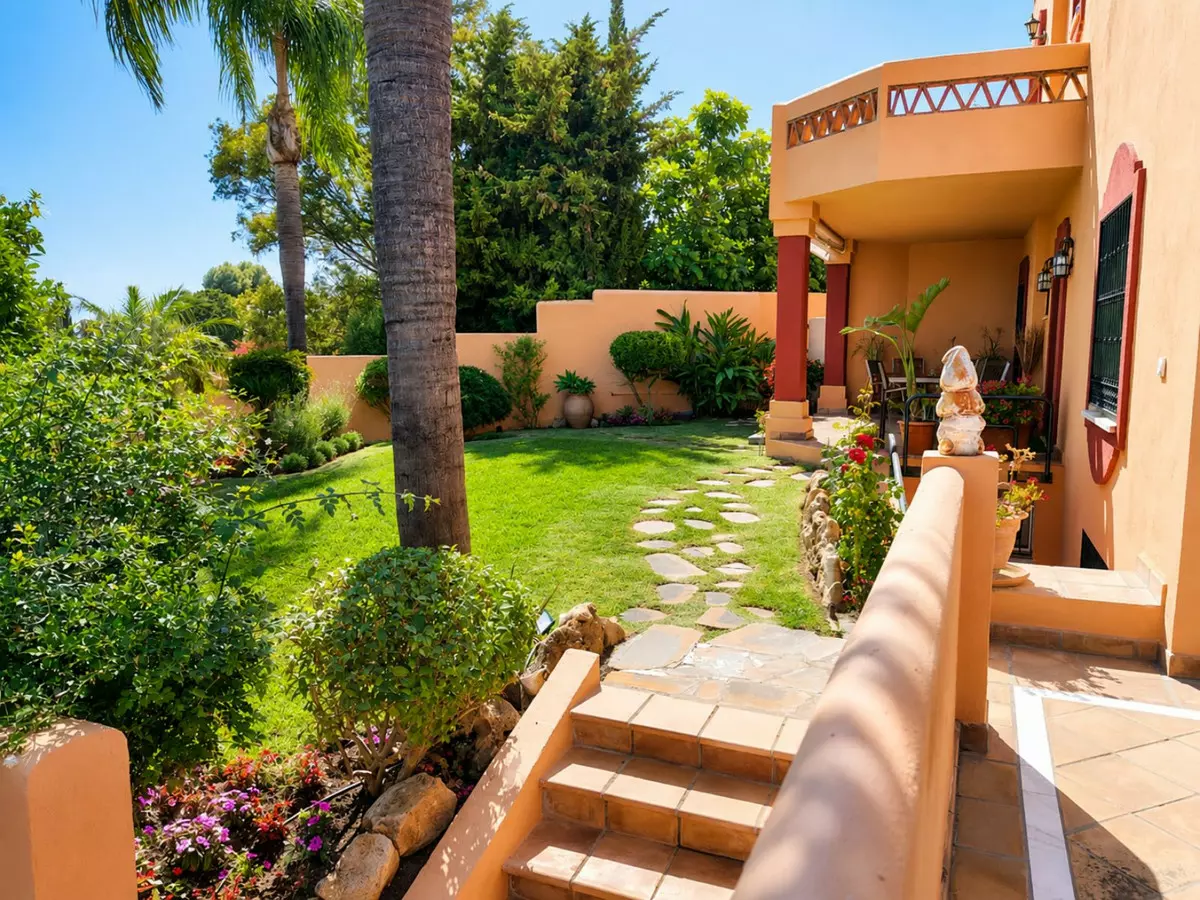 7-bedroom Villa In Marbella, Spain (276 M²)