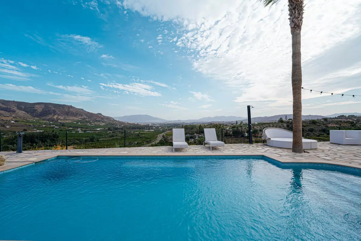 4-bedroom Country House In Pizarra, Spain (589 M²)