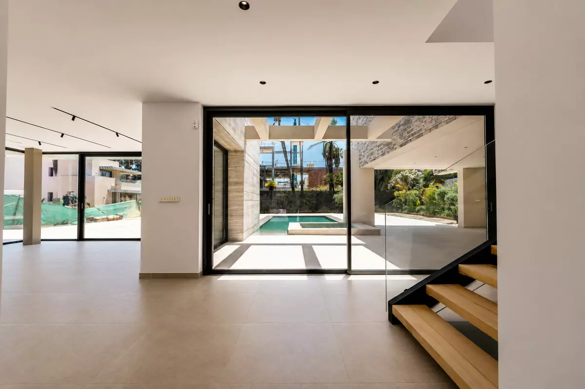 8-bedroom Villa In Marbella, Spain (990 M²)