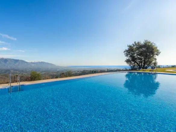 3-bedroom Town House In Marbella, Spain (294 M²)