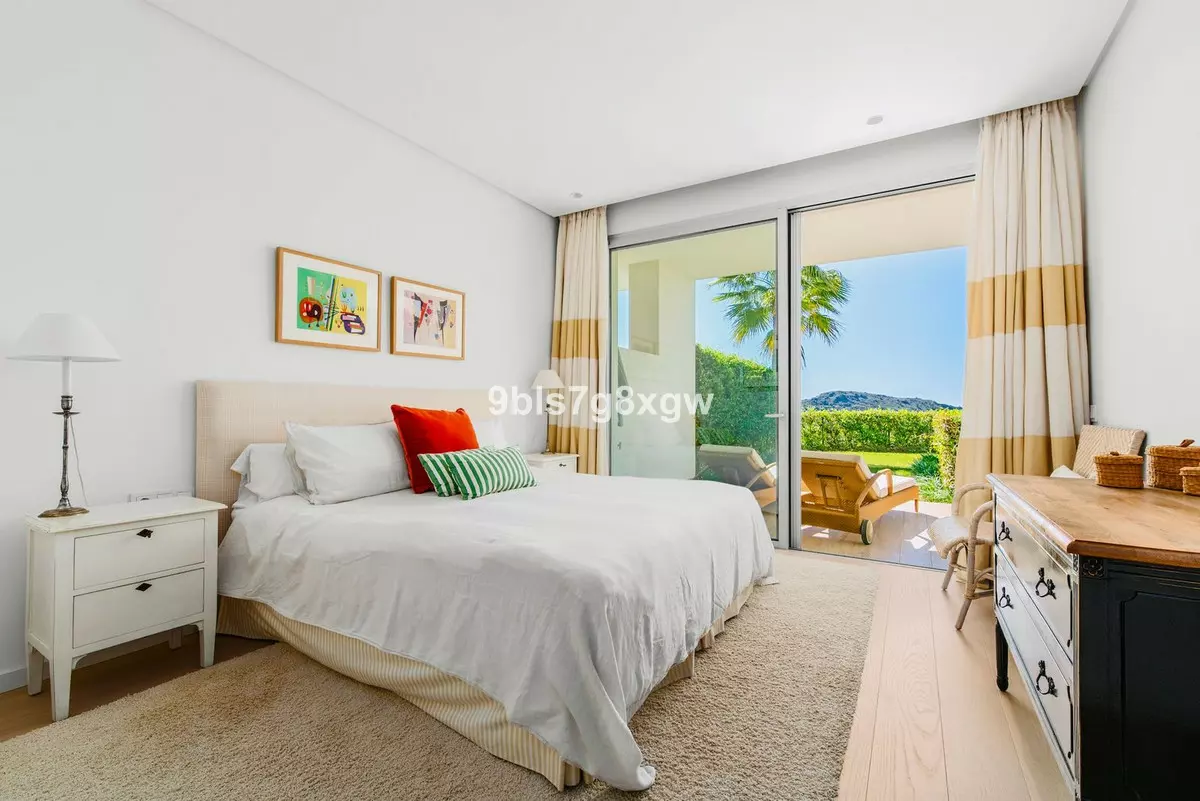 3-bedroom Apartment In Benahavis, Spain (204 M²)