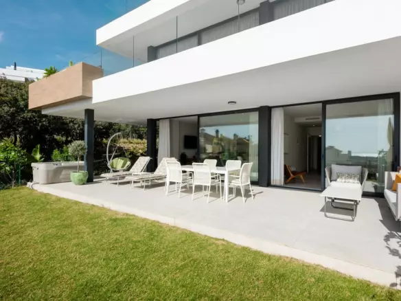 3-bedroom Apartment In Marbella, Spain (151 M²)
