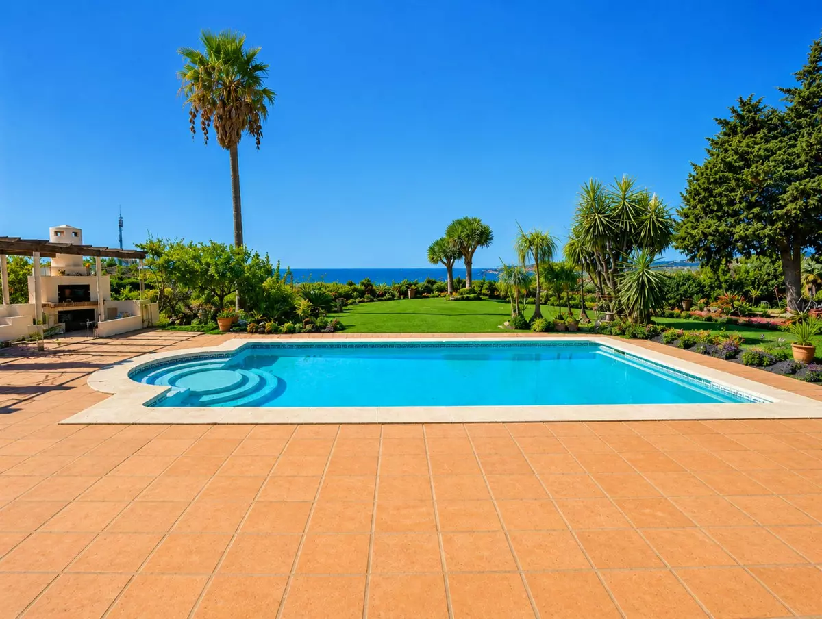 4-bedroom Country House In Estepona, Spain (160 M²)