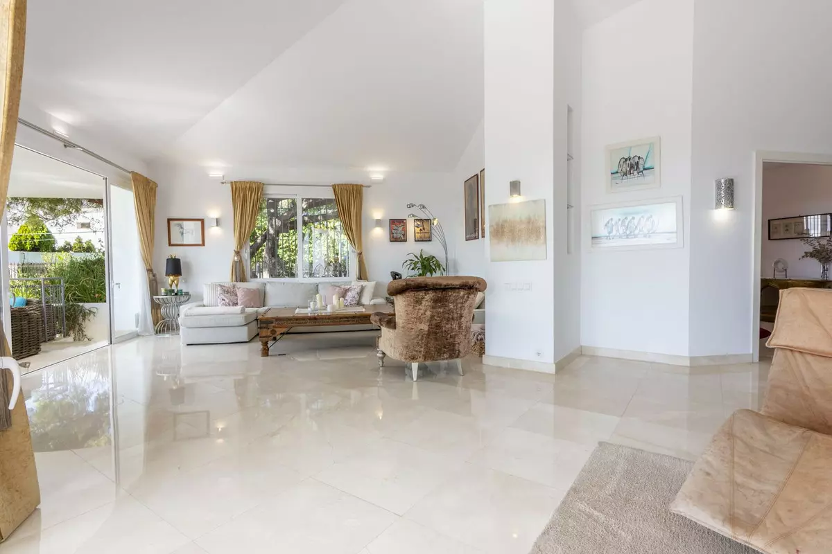 5-bedroom Villa In Marbella, Spain (503 M²)
