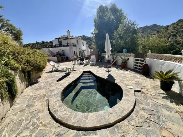6-bedroom Country House In Comares, Spain (166 M²)