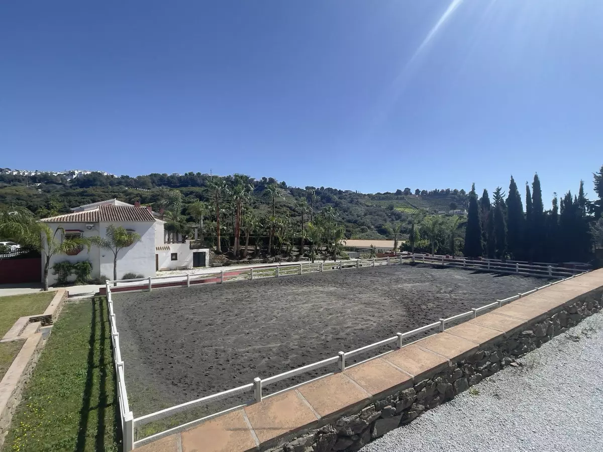 9-bedroom Villa In Frigiliana, Spain (485 M²)