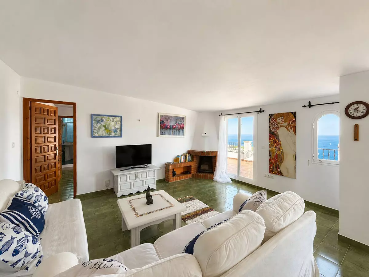 2-bedroom Apartment In Nerja, Spain (170 M²)