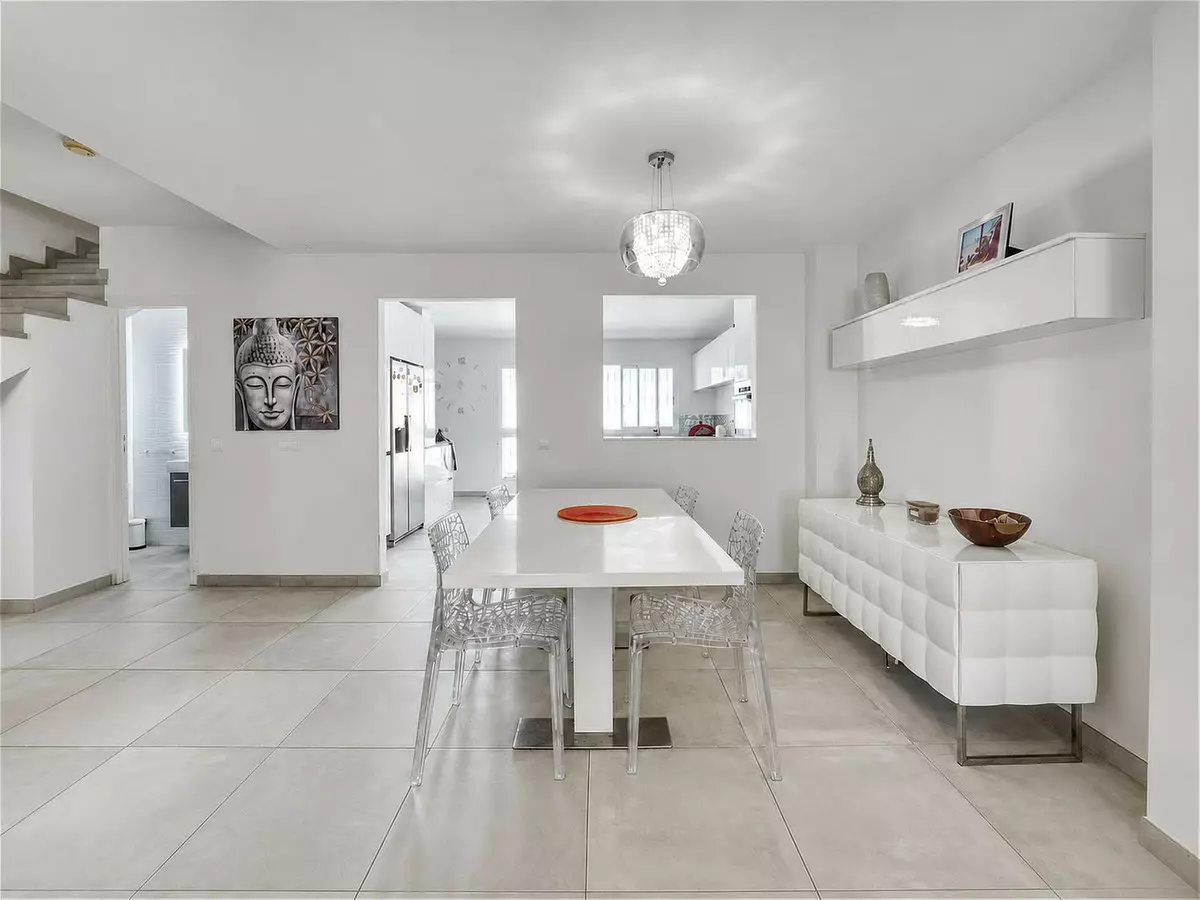 3-bedroom Town House In Casares, Spain (182 M²)