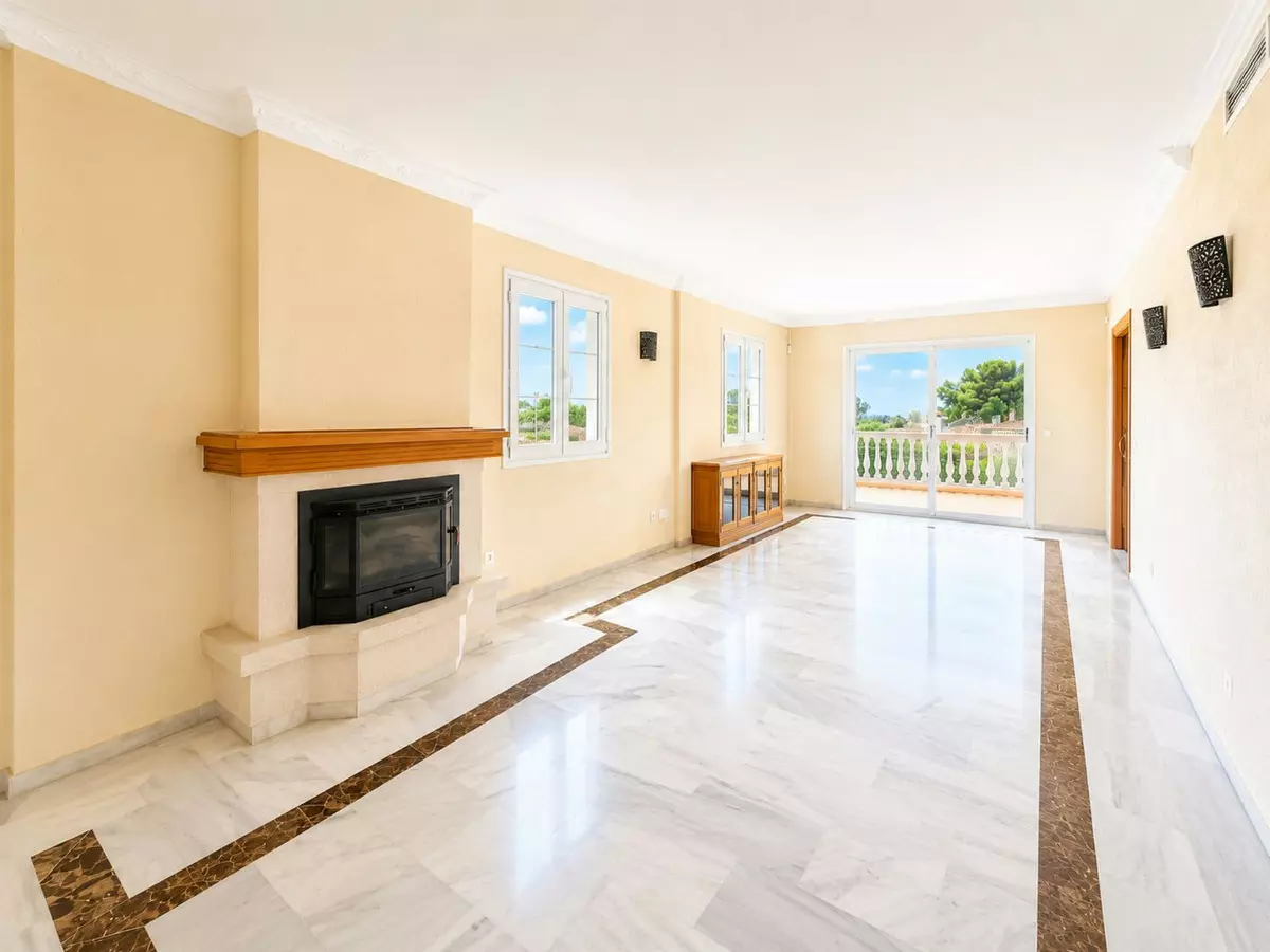 5-bedroom Country House In Estepona, Spain (300 M²)