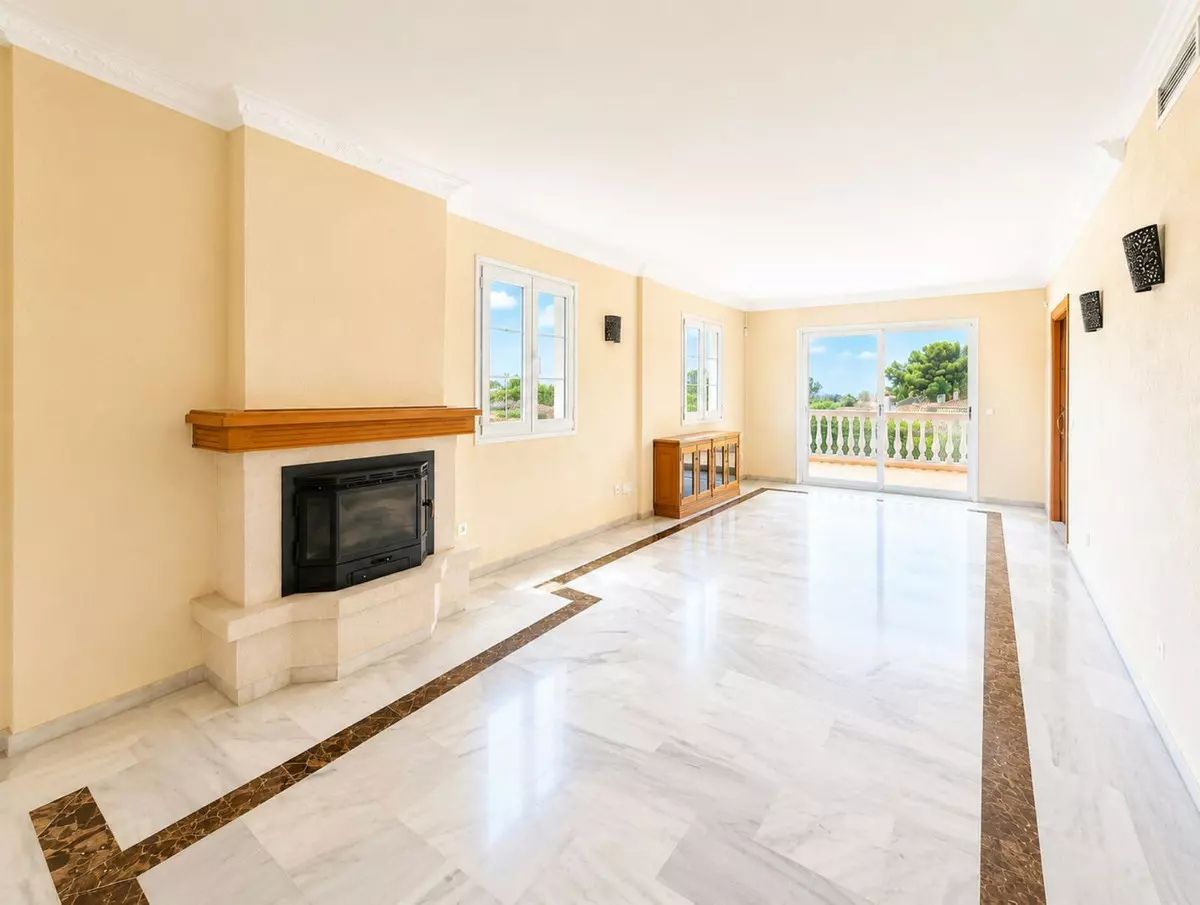 5-bedroom Country House In Estepona, Spain (300 M²)