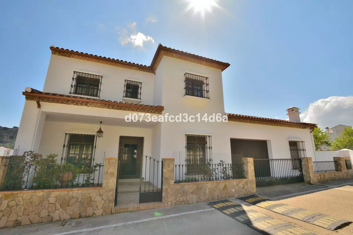 5-bedroom Villa In Montejaque, Spain (508 M²)