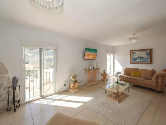 3-bedroom Town House In Tolox, Spain (125 M²)